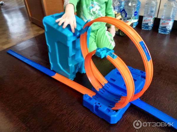 Hot wheels гигантская петля