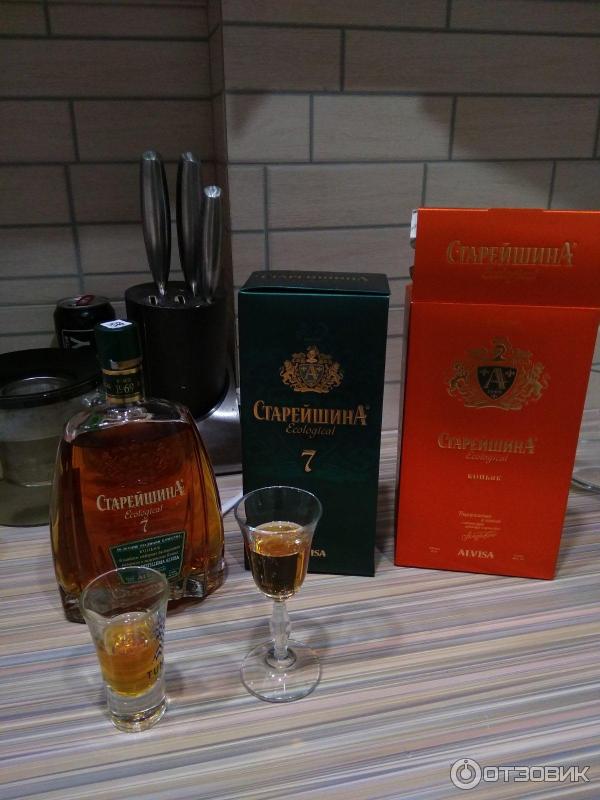 Коньяк старейшина ecological 7 лет 40 % алк. Старейшина 7 лет в подарочной упаковке. Старейшина в подарочной упаковке. 5. Коньяк старейшина семилетний.