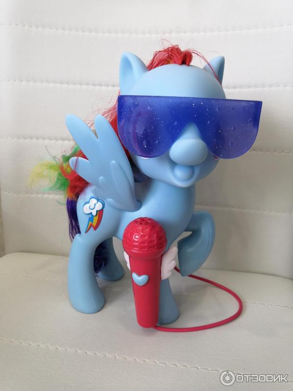Поющая пони с микрофоном. Hasbro my little pony toy rainbow. Игровой набор hasbro сияние поющая твайлайт спаркл и спайк c0718. My little pony игрушка сиа. Поющая пони.
