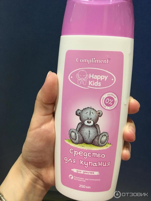 закаливание купание в холодной воде. купайся в комплиментах. купайся в комплиментах. девушка плывет в бассейне. текущая девушка.