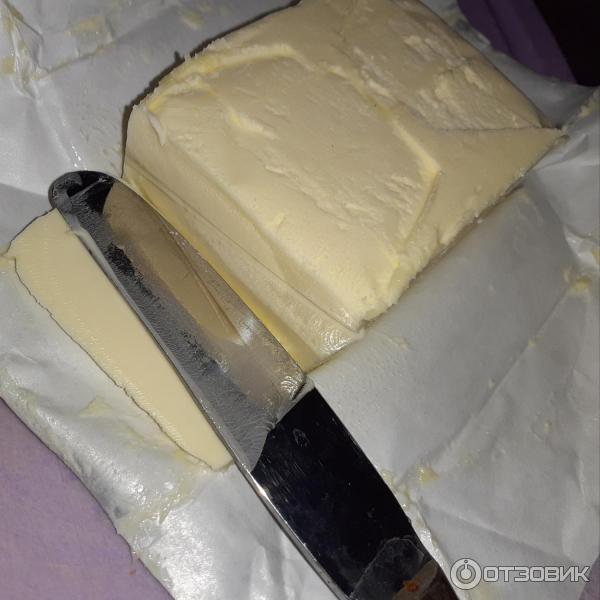 натуральное сливочное масло. сливочное масло в морозилке. перемороженное сливочное масло. хранение масла сливочного в холодильниках. сливочное масло после морозилки.