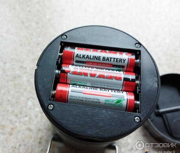 Как вставить батарейки в светильник леомакс