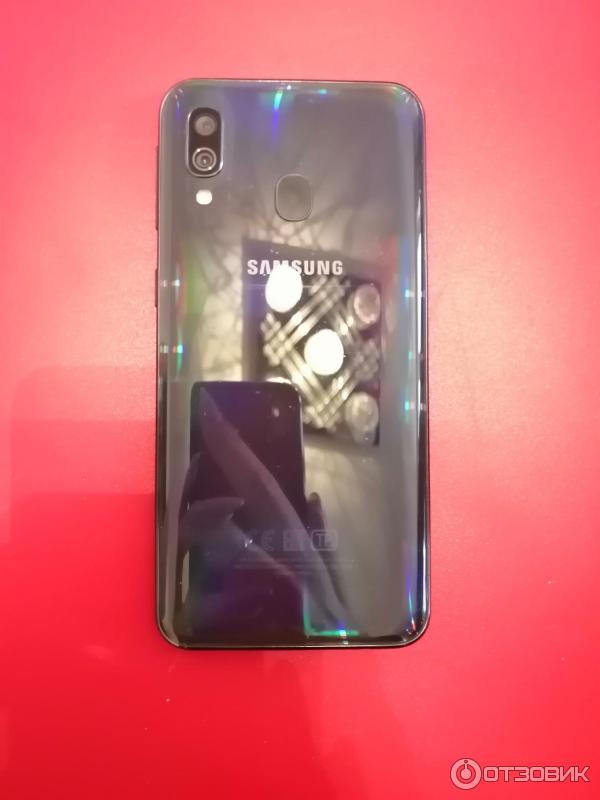 Смартфон Samsung Galaxy A40 фото