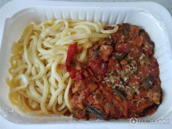 Рестория курица в соусе хойсин. Рестория курица в соусе хойсин. Рестория курица в соусе хойсин. Главобед лапша по-китайски с курицей 300 г. Главобед лапша с курицей в соусе хойсин.